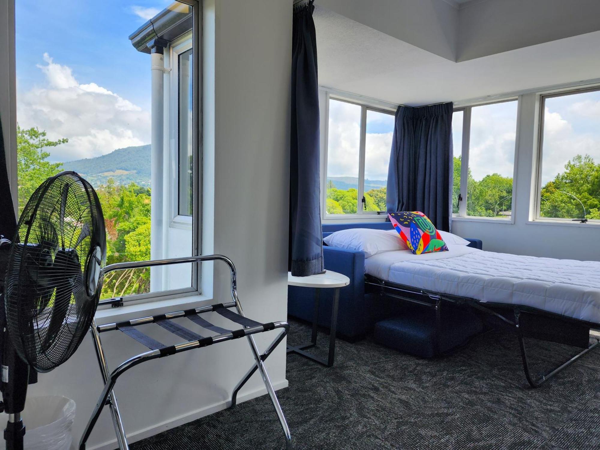 Urban Lounge Sleepery Hotel Rotorua Bagian luar foto