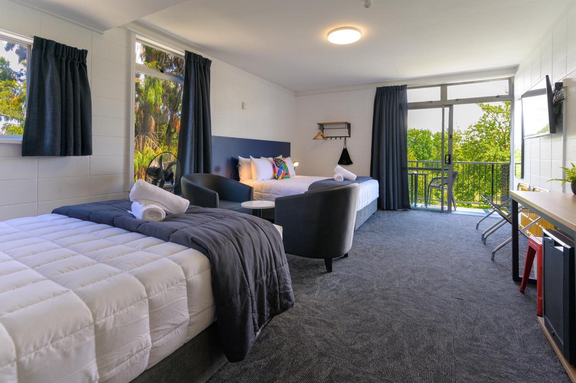 Urban Lounge Sleepery Hotel Rotorua Bagian luar foto