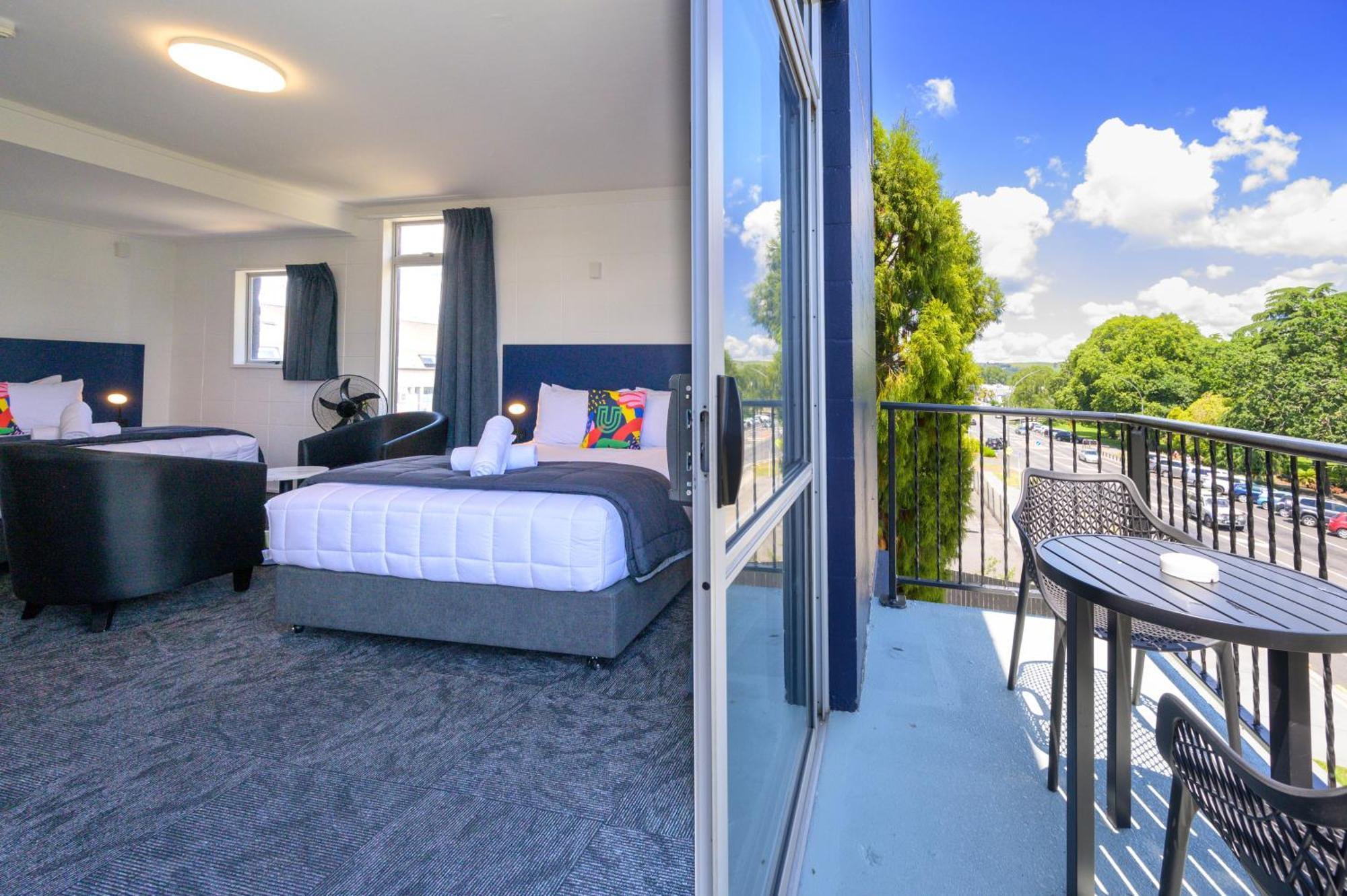 Urban Lounge Sleepery Hotel Rotorua Bagian luar foto