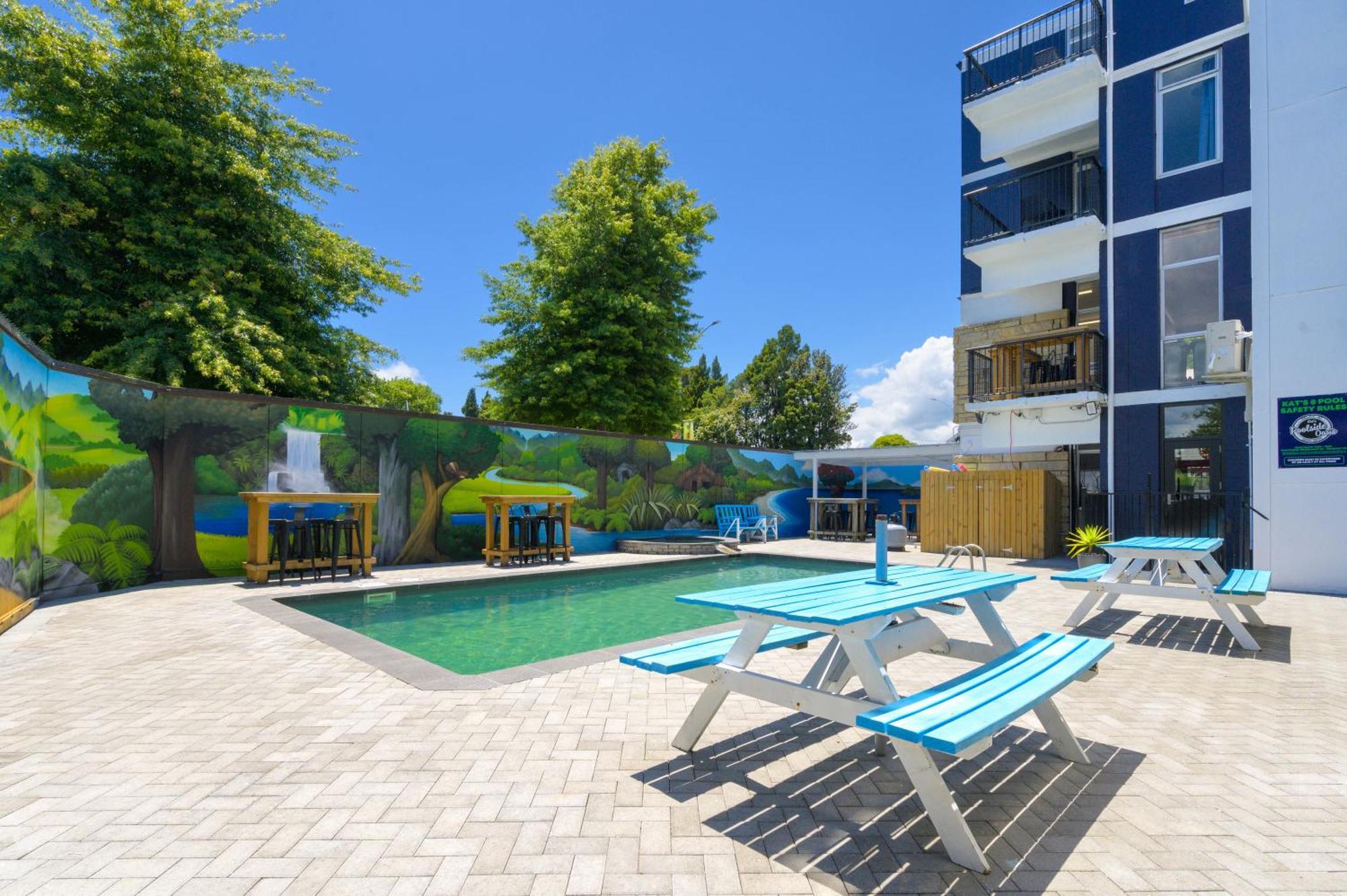 Urban Lounge Sleepery Hotel Rotorua Bagian luar foto