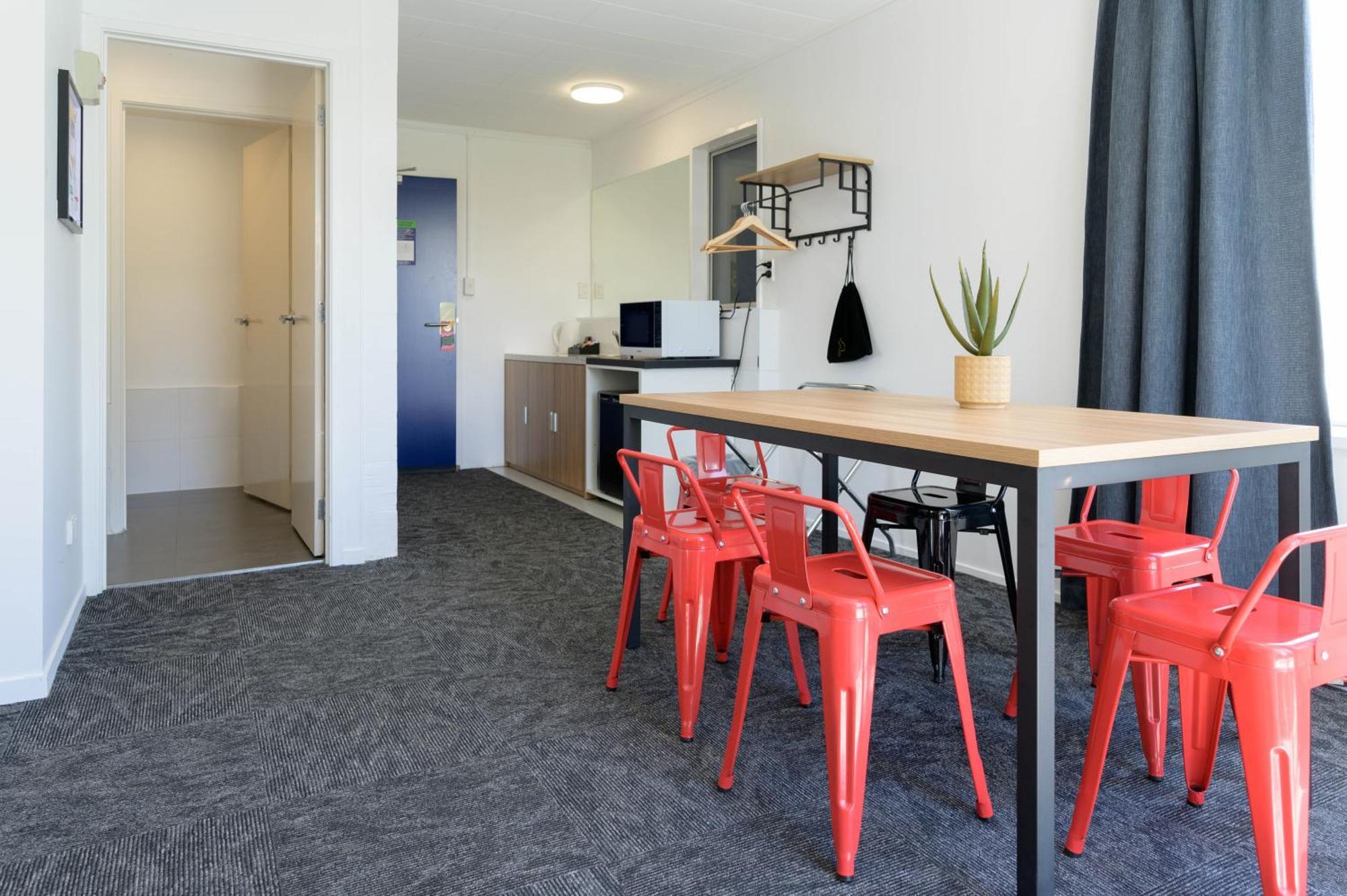 Urban Lounge Sleepery Hotel Rotorua Bagian luar foto