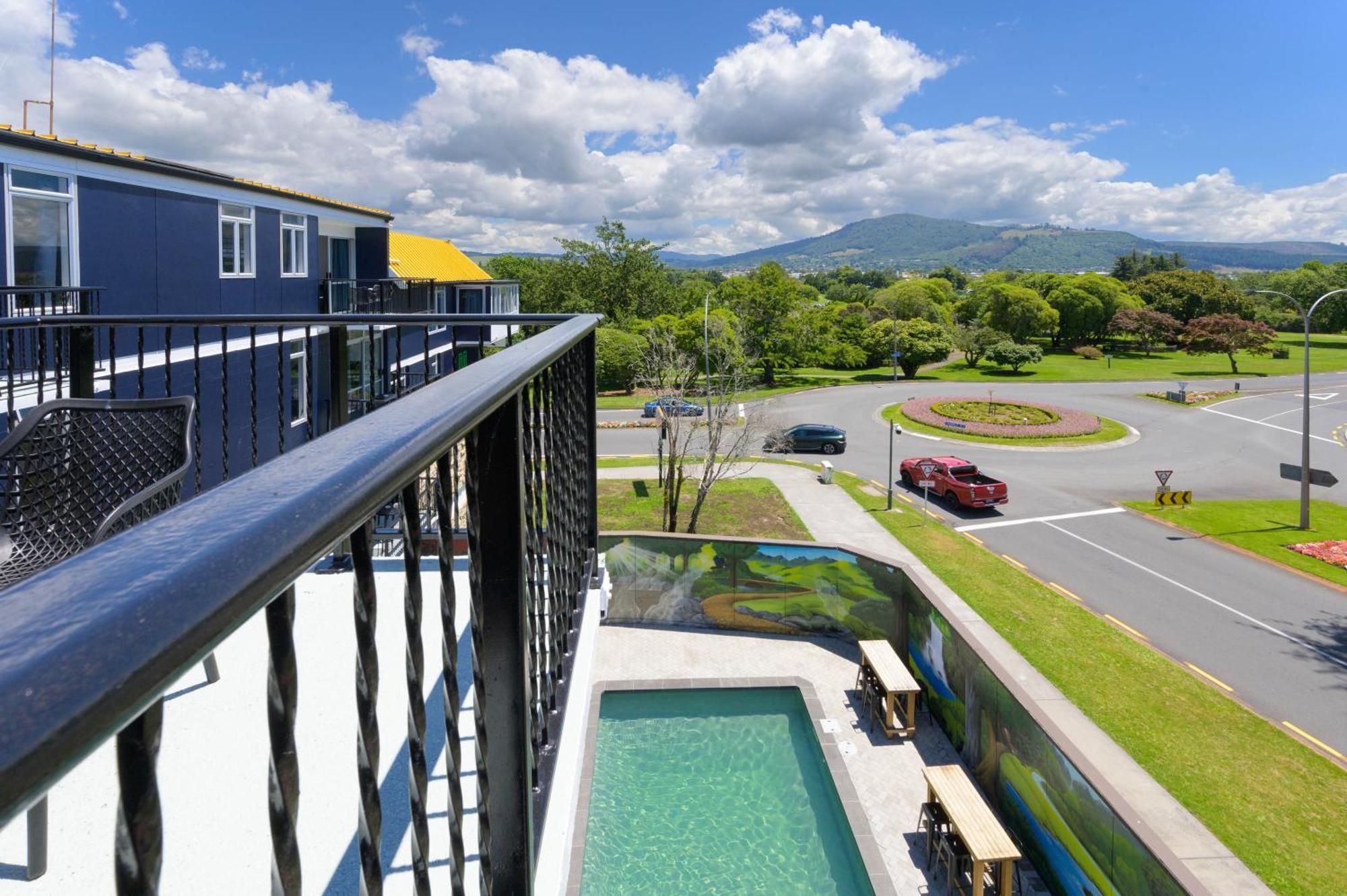 Urban Lounge Sleepery Hotel Rotorua Bagian luar foto