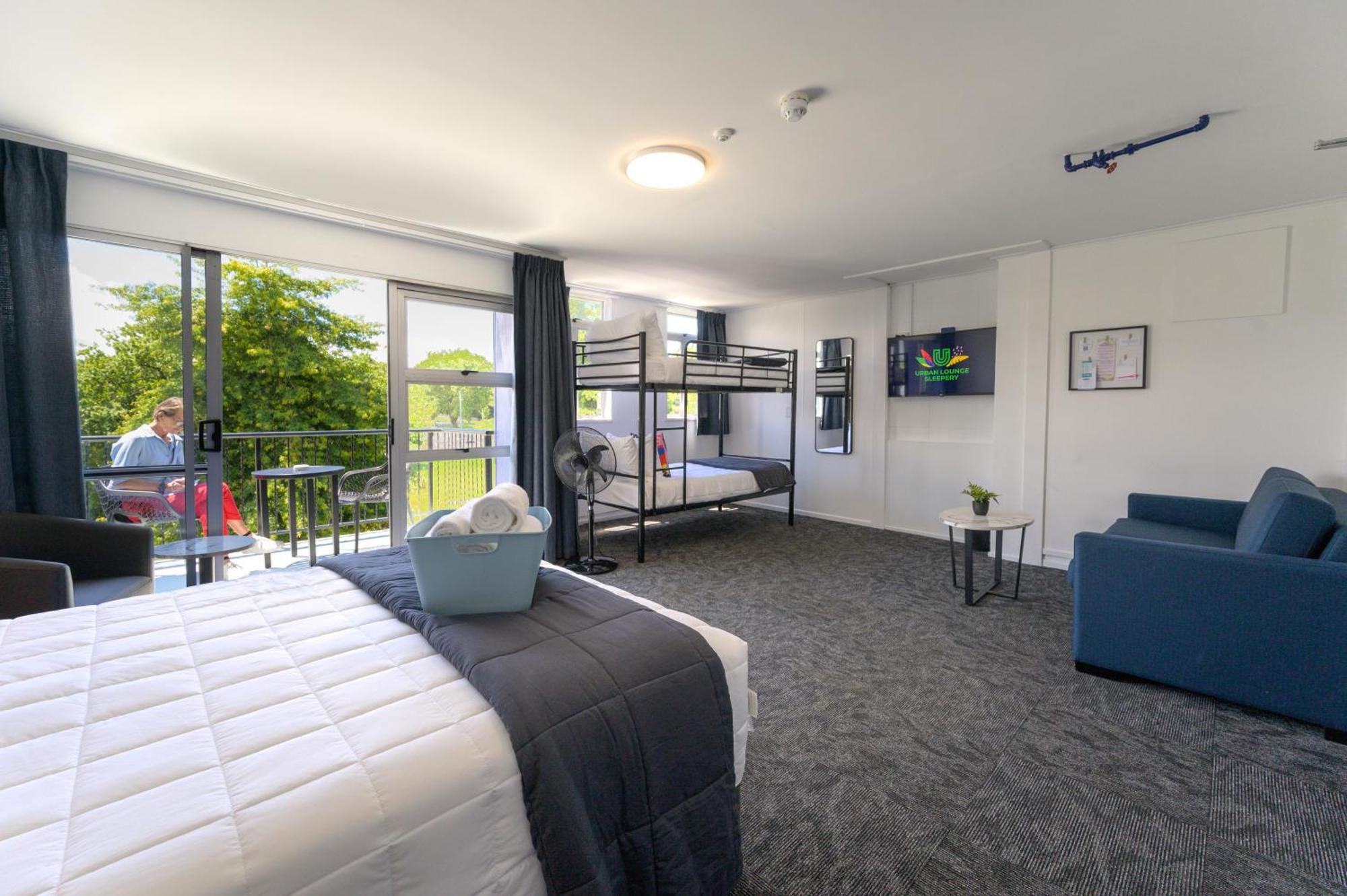 Urban Lounge Sleepery Hotel Rotorua Bagian luar foto