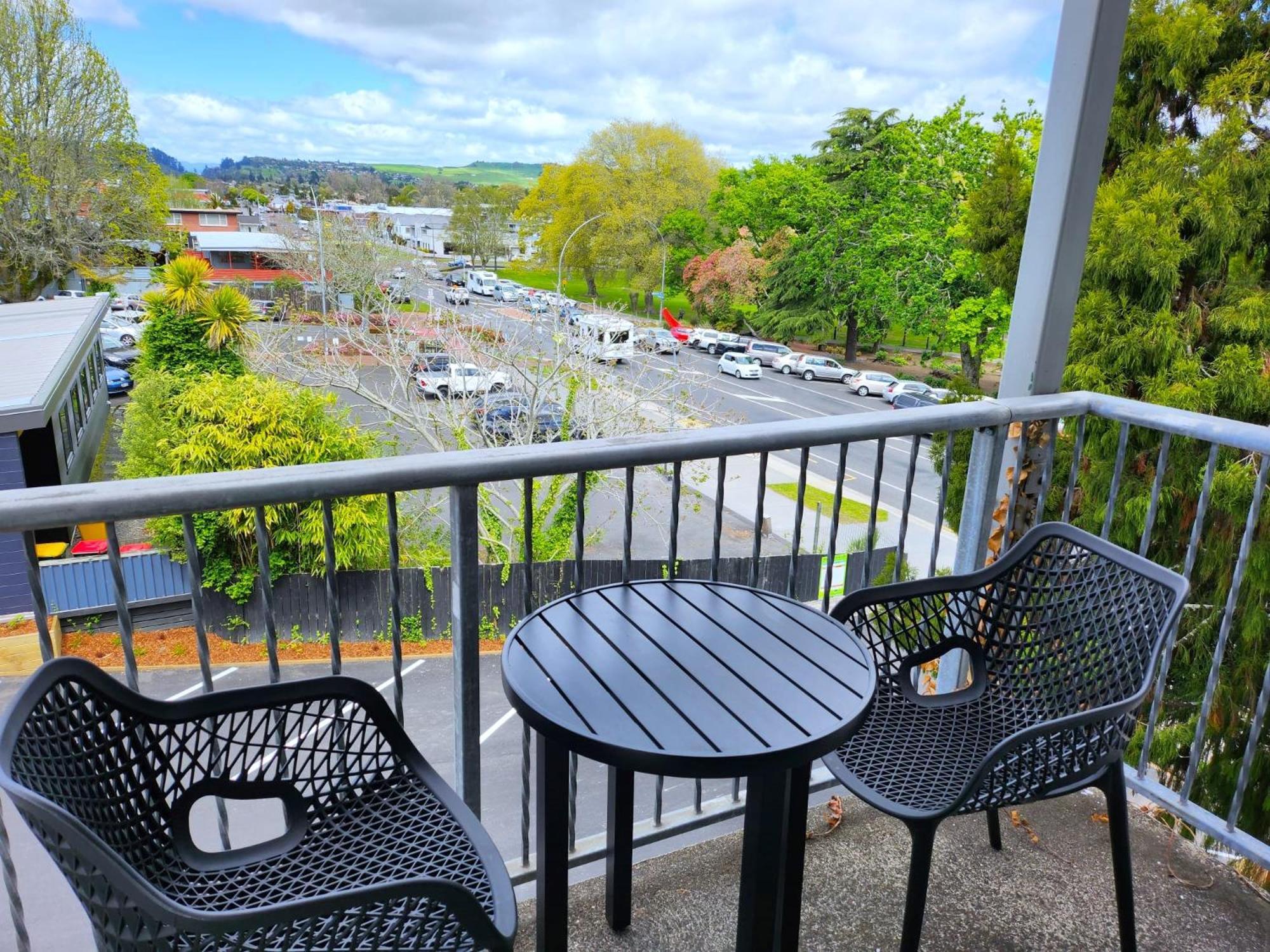 Urban Lounge Sleepery Hotel Rotorua Bagian luar foto